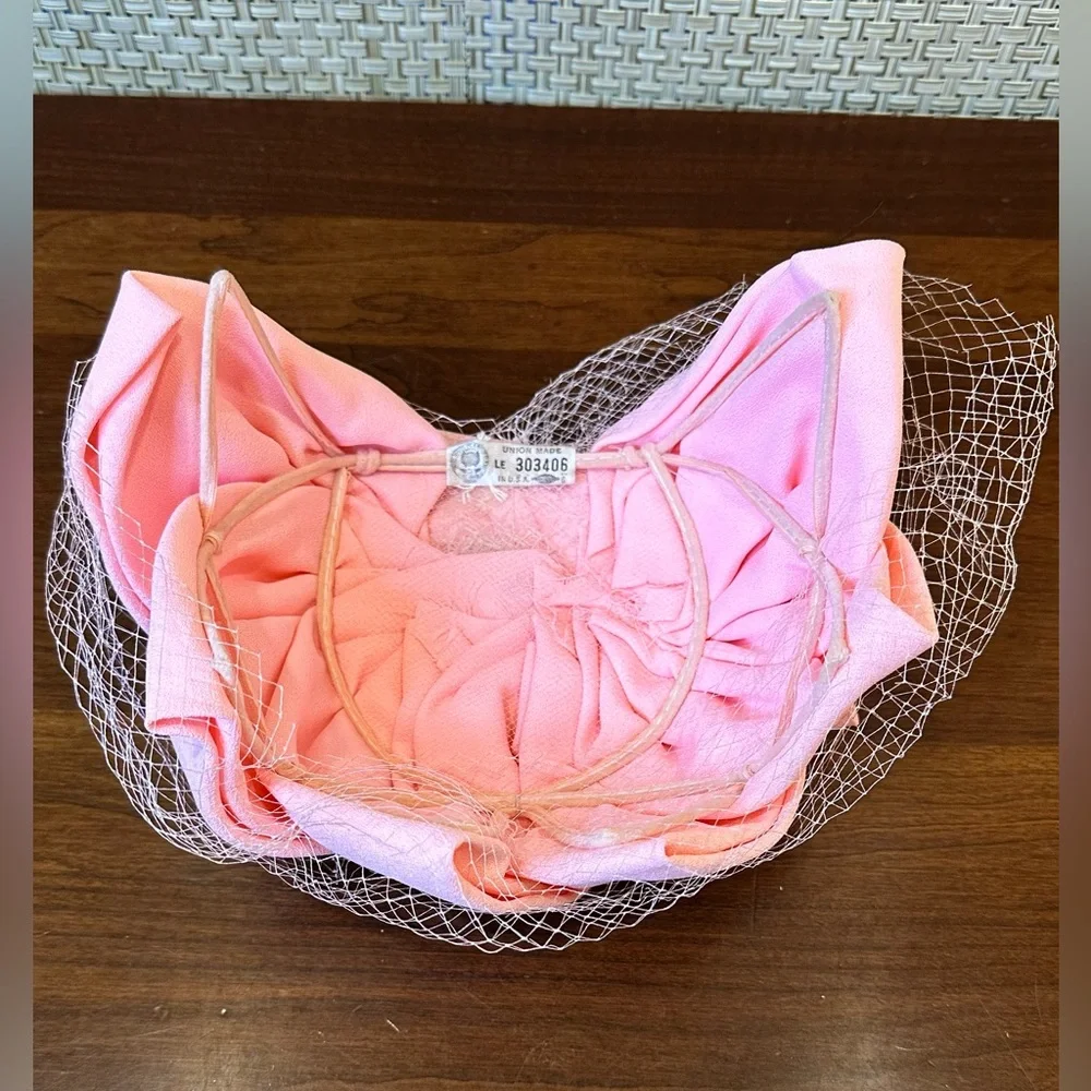 🌟HP🌟VTG 1960s Baby Pink Chiffon Fascinator  Birdcage Veil Half Bubble Hat USA - Picture 7 of 9